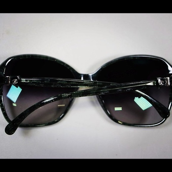 Stylish Coco CHANEL Green sunglasses with case main image 4
